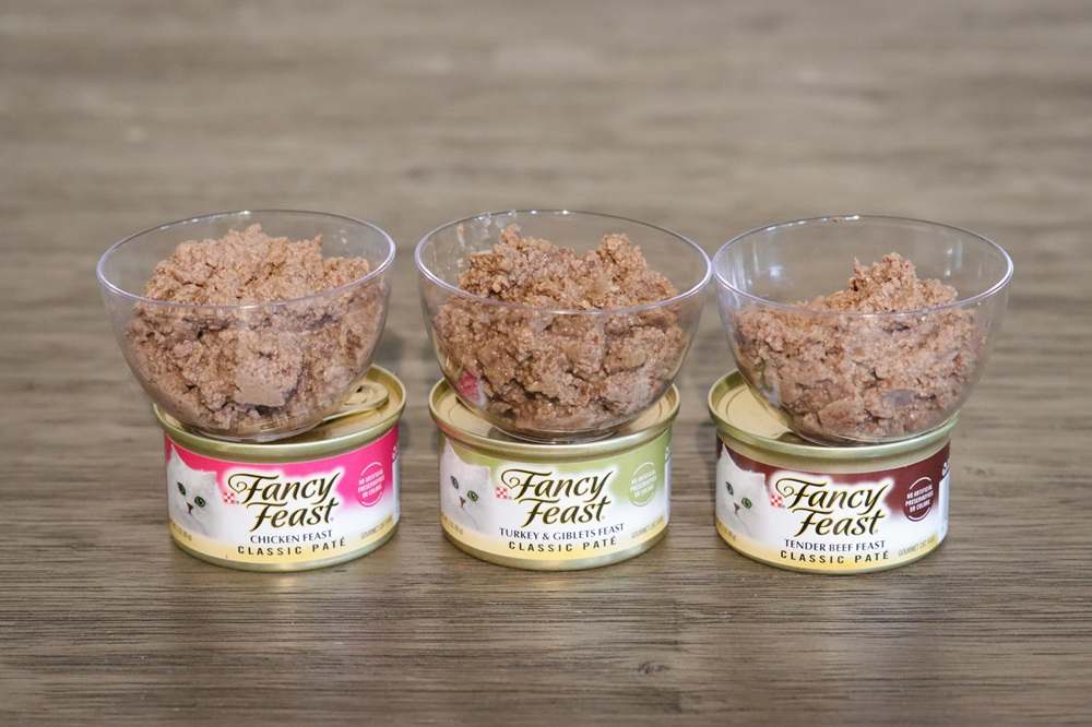 Fancy Feast Wet Canned Cat Food Chicken Tender Beef Turkey & Giblets Feast Classic Pate