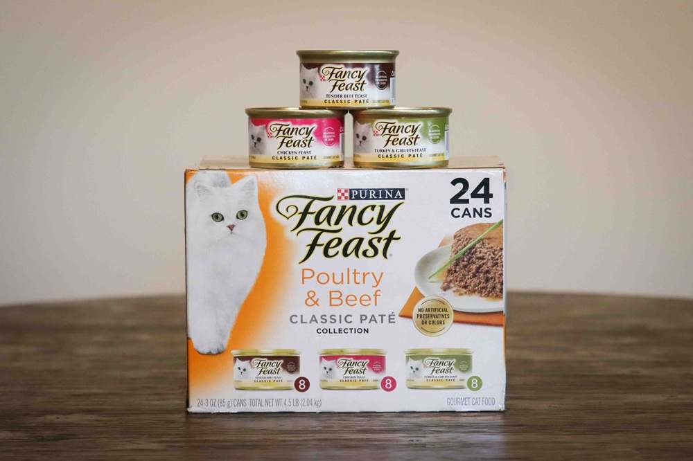 Fancy Feast Wet Canned Cat Food Chicken Tender Beef Turkey & Giblets Feast Classic Pate