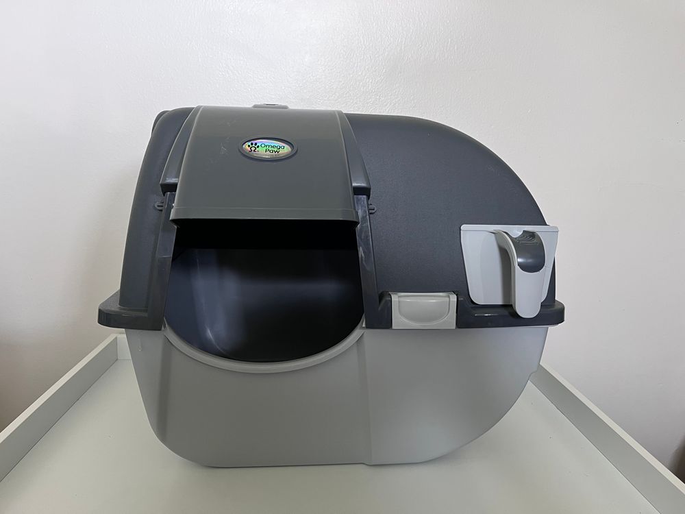 Omega Paw Roll’N Clean Cat Litter Box
