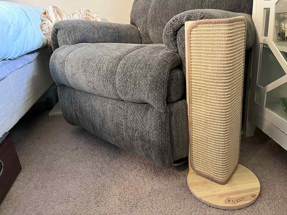 SHENGOCASE 20.5-Inch Corner Sisal Scratcher