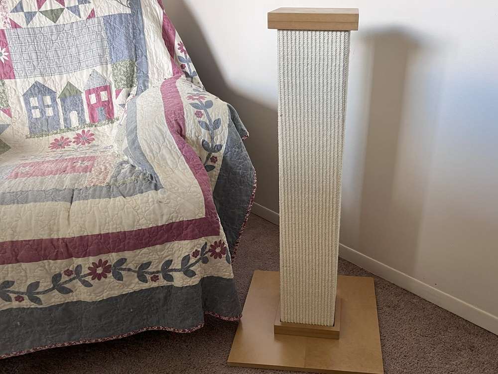 SmartCat Ultimate 32-Inch Scratching Post