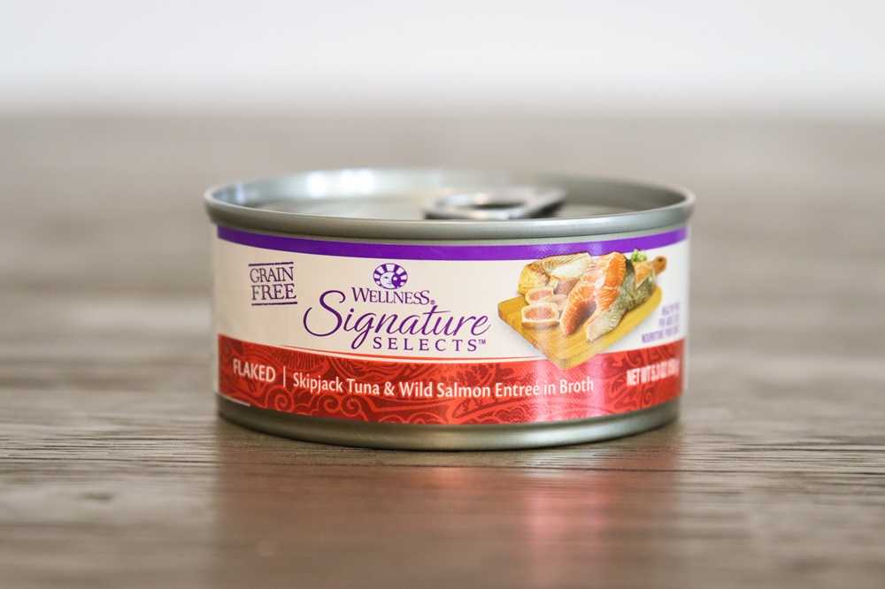 Wellness Signature Selects Flaked Skipjack Tuna & Wild Salmon Entree In Broth